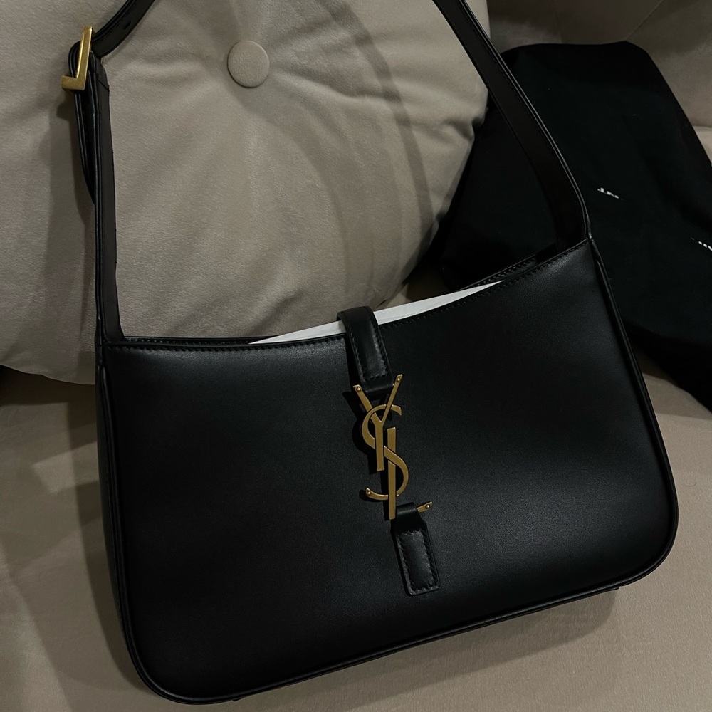 Saint Laurent Le 5 a 7 Hobo Bag